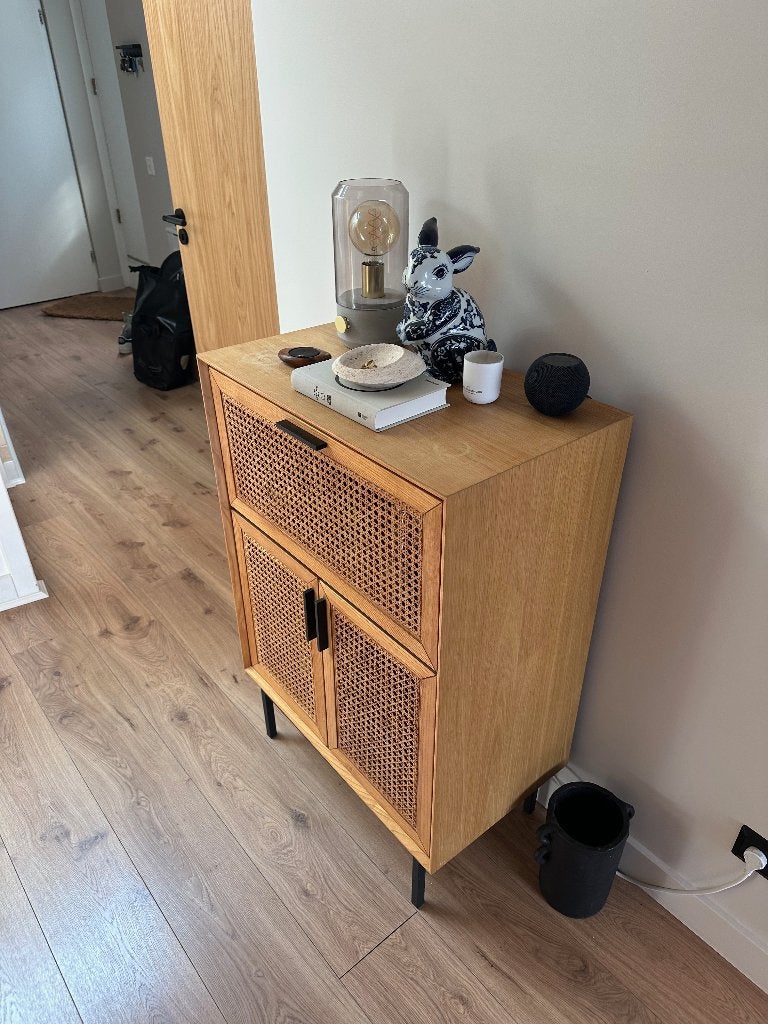 Houten kast met rotan deuren en lade, Ophalen, Gebruikt, 100 tot 150 cm, 50 tot 100 cm