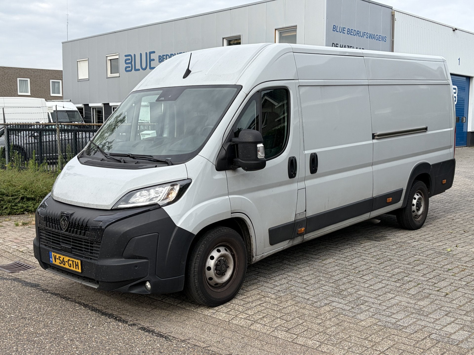 Peugeot Boxer 2.2 BlueHDi 180PK Euro6 L4H2 3.5t Zwaar  3-, Auto's, Bestelauto's, Stof, Gebruikt, 4 cilinders, 179 pk