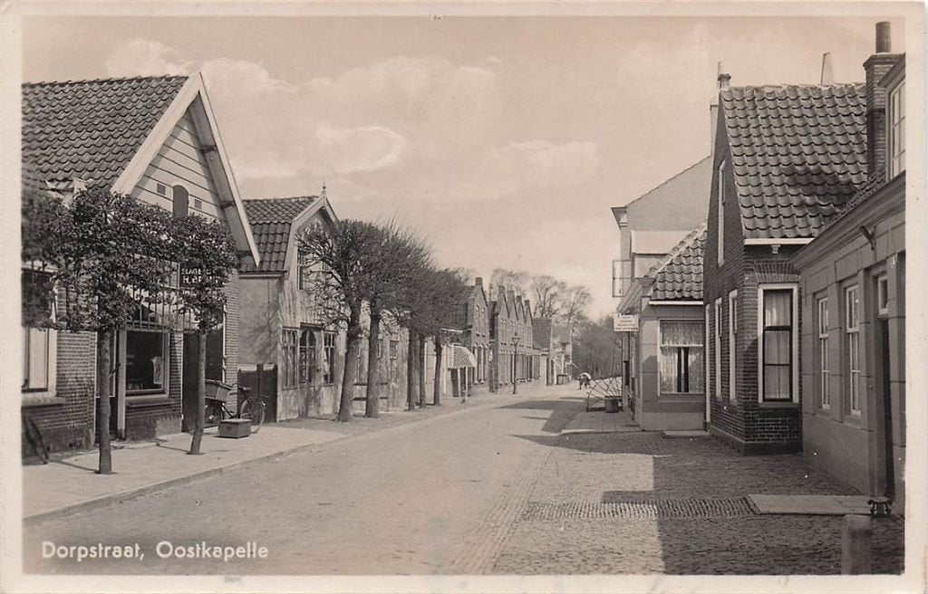 703-075-021 Dorpstraat Oostkapelle, Verzenden, Voor 1920, Zeeland