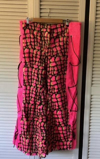 roze slangenbroek carnaval maat 42, Carnaval, Maat 42/44 (L), Nieuw, Ophalen of Verzenden