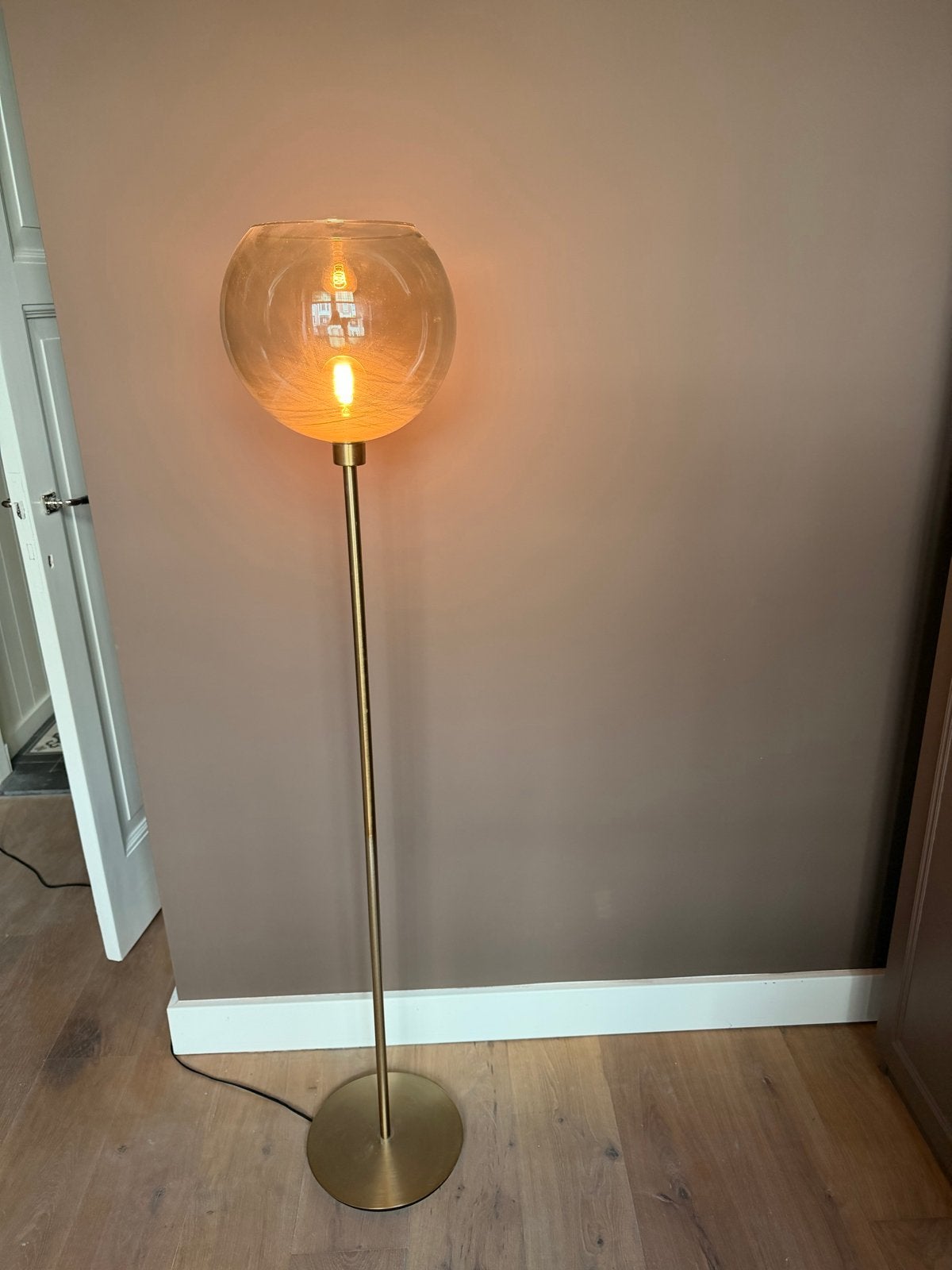 IKEA bronzen staande lamp met rookglas bol, Ophalen, Zo goed als nieuw, Glas, 100 tot 150 cm
