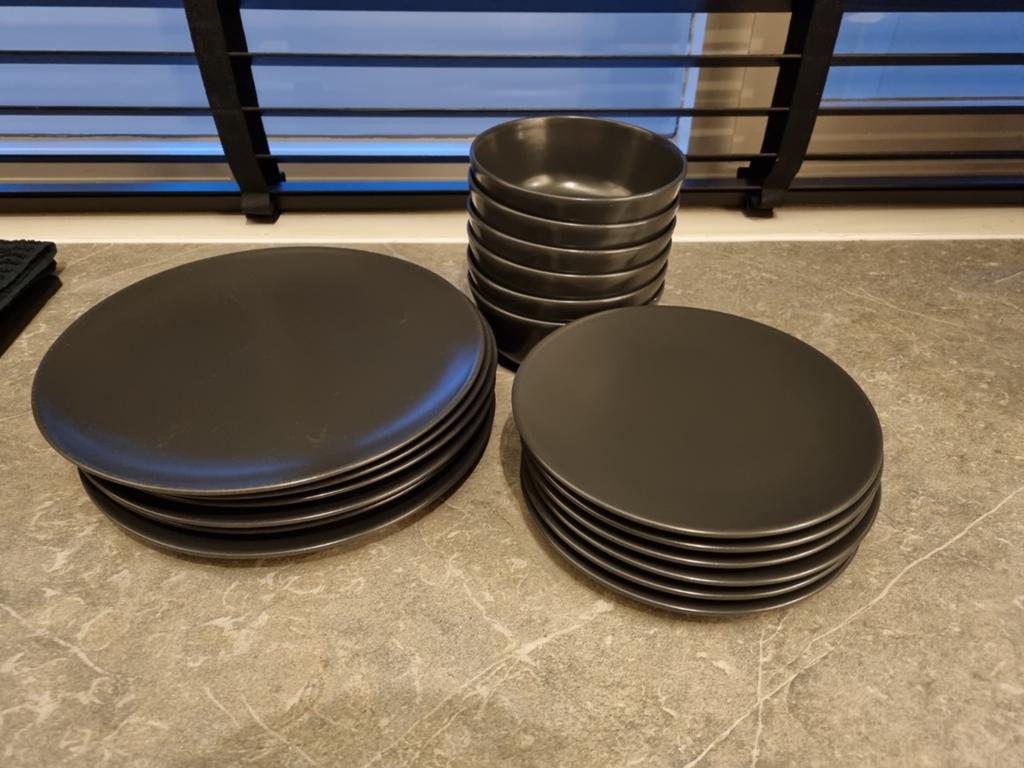 Servies zwart IKEA, Huis en Inrichting, Ophalen of Verzenden, Overige stijlen, Bord(en)
