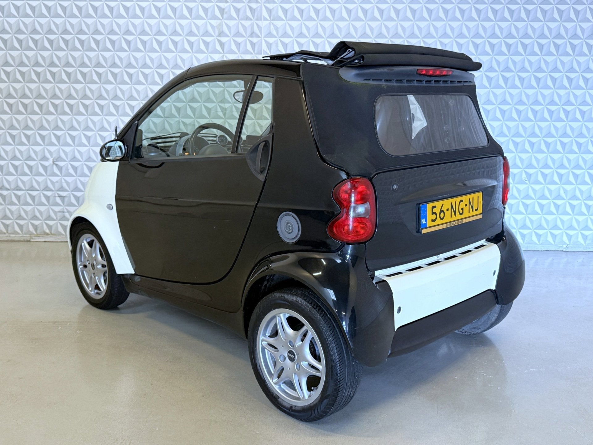 Smart Cabrio Cabrio & passion Leer Stoelverwarming Aircondit, Auto's, Smart, Achterwielaandrijving, Gebruikt, 61 pk, Zwart