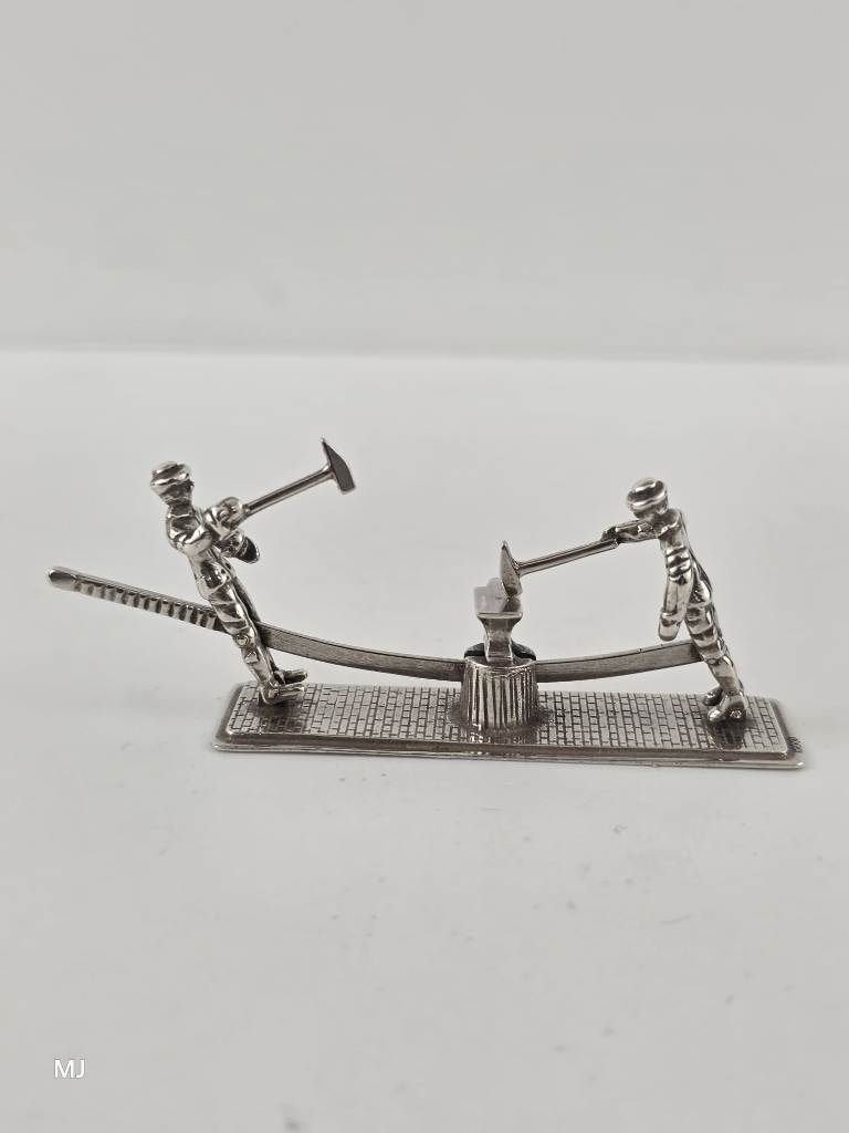Zilveren miniatuur Smeden                               Z229, Antiek en Kunst, Ophalen of Verzenden, Zilver