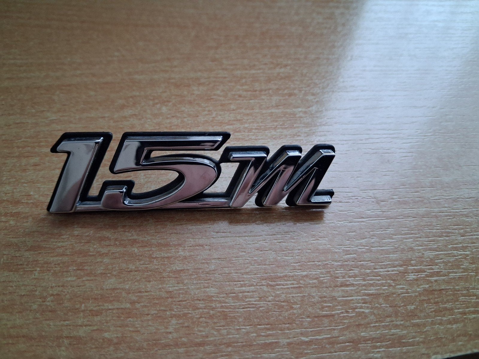 1.5TM Auto Embleem - Chroom, Auto diversen, Ophalen of Verzenden