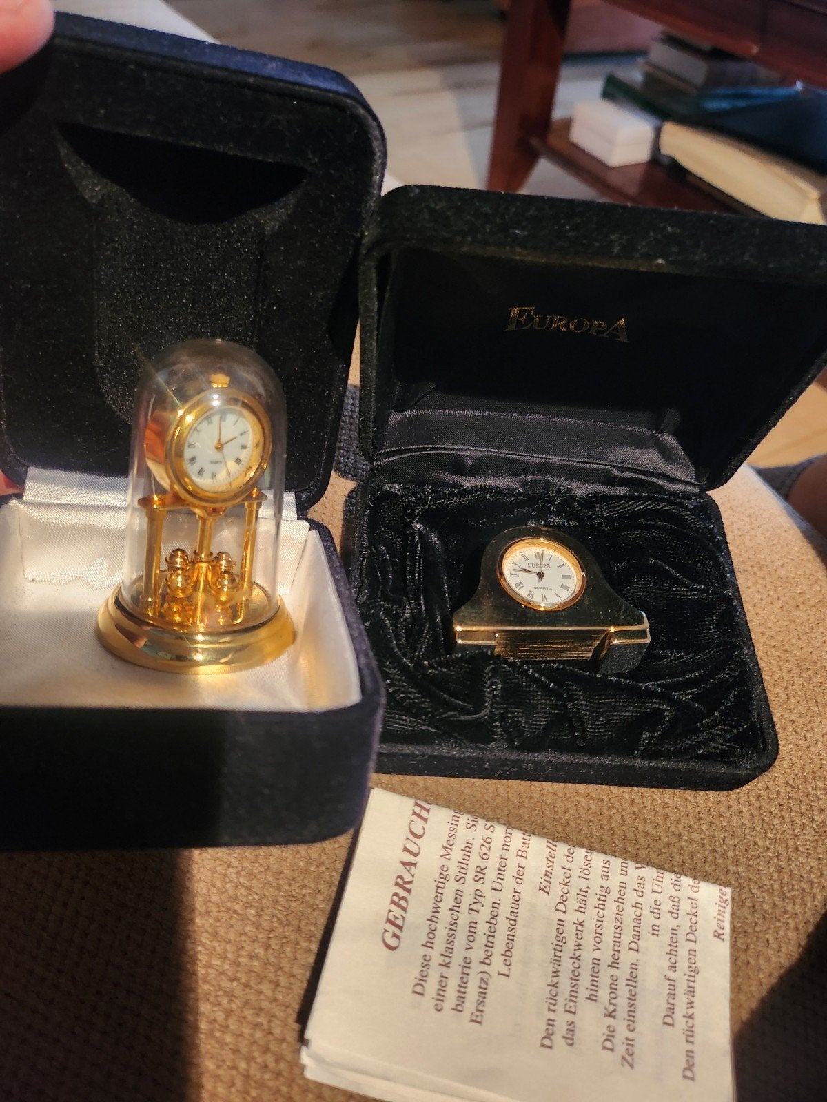 Twee Europa Quartz klokjes in originele doosjes, Antiek en Kunst, Ophalen of Verzenden