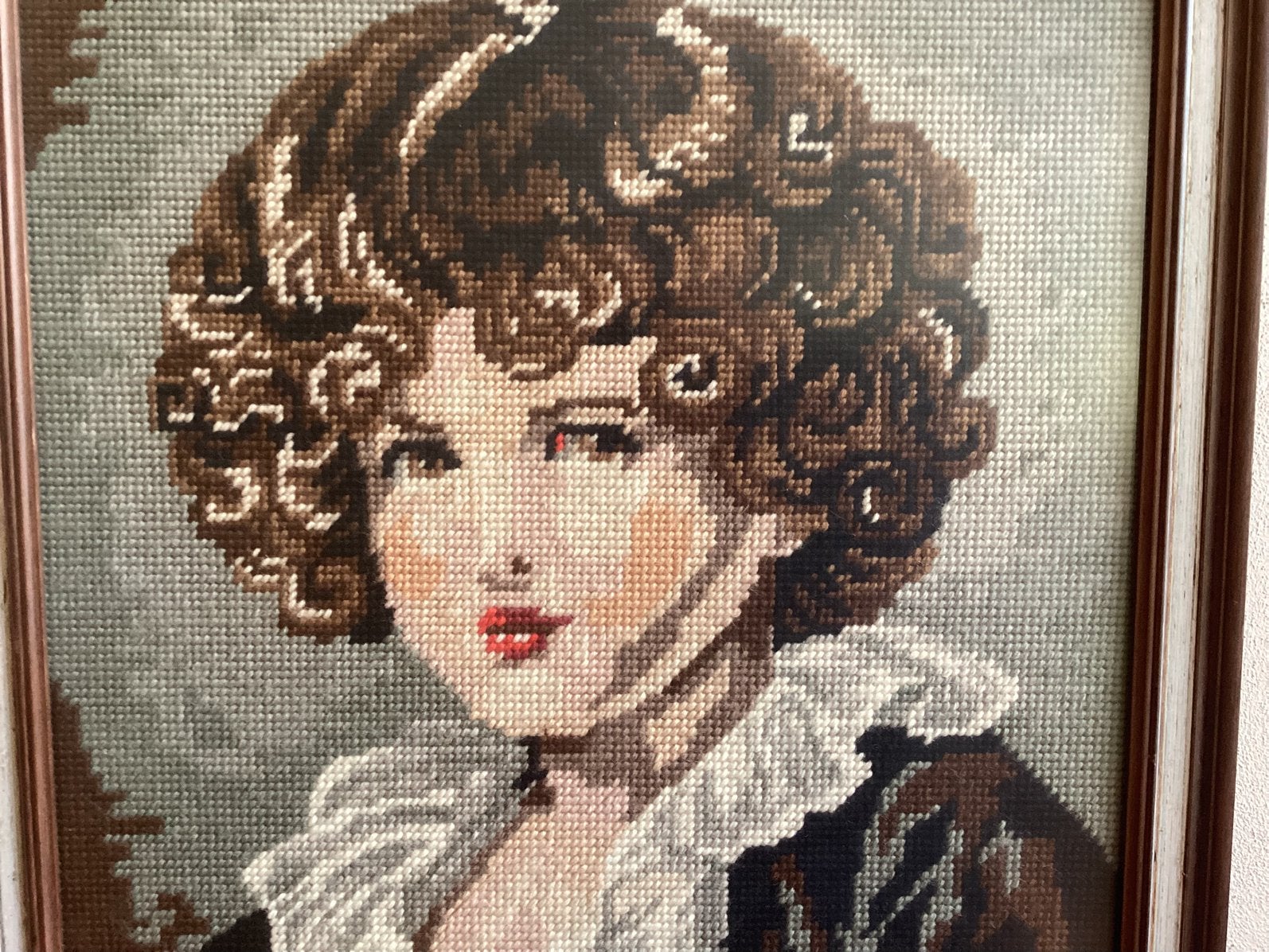 Geborduurd schilderij jongen wol met ontspiegeld glas, Minder dan 50 cm, Overige typen, Ophalen of Verzenden, Zo goed als nieuw