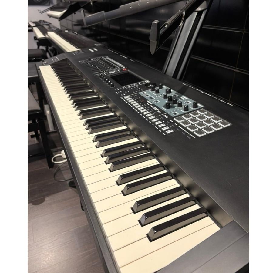 Roland Fantom-8 Synthesizer, Muziek en Instrumenten, Synthesizers, https://www.roland.com/nl/support/, Gebruikt, 88 toetsen, Roland