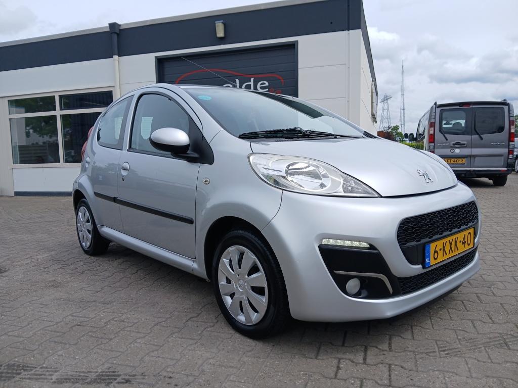 Peugeot 107 1.0 95.000Km Nap/NL Auto/Airco/LED/Apk 05-'27, Euro 5, Stof, Gebruikt, Zwart