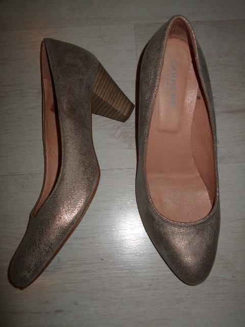 nieuwe goudkleurige lederen pumps van Carmens mt 40, Pumps, Overige kleuren, Nieuw, Ophalen of Verzenden