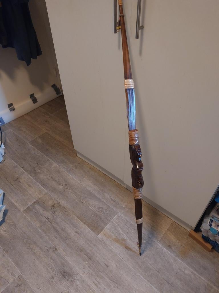 Vintage Amerikaans Indiaanse Longbow met Houtsnijwerk, Ophalen, Gebruikt