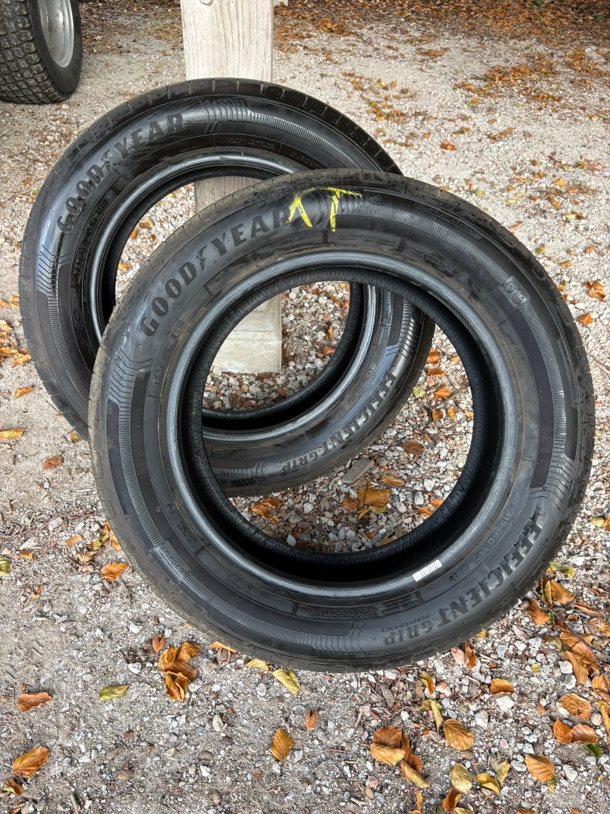 Goodyear EfficientGrip Perf. 215/60 R17 96H - 7 mm profiel, Ophalen, 17 inch, Band(en), Personenwagen