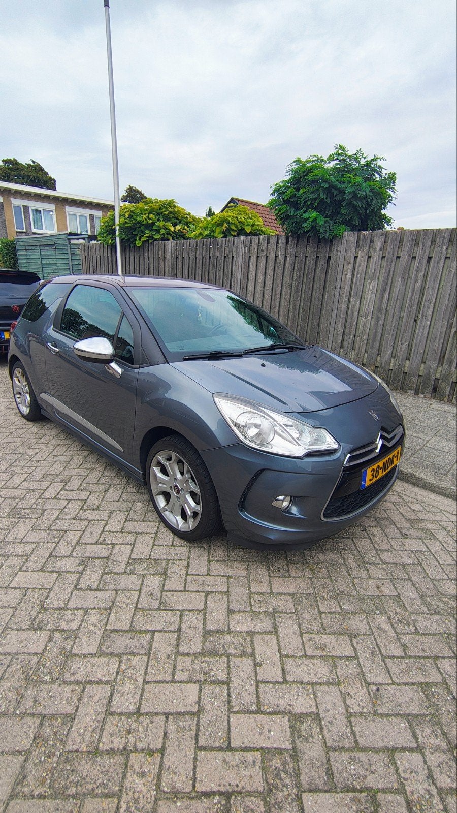 Citroën DS3 1.6 THP 2010 Grijs, 15 km/l, Zwart, Alcantara, 49 €/maand