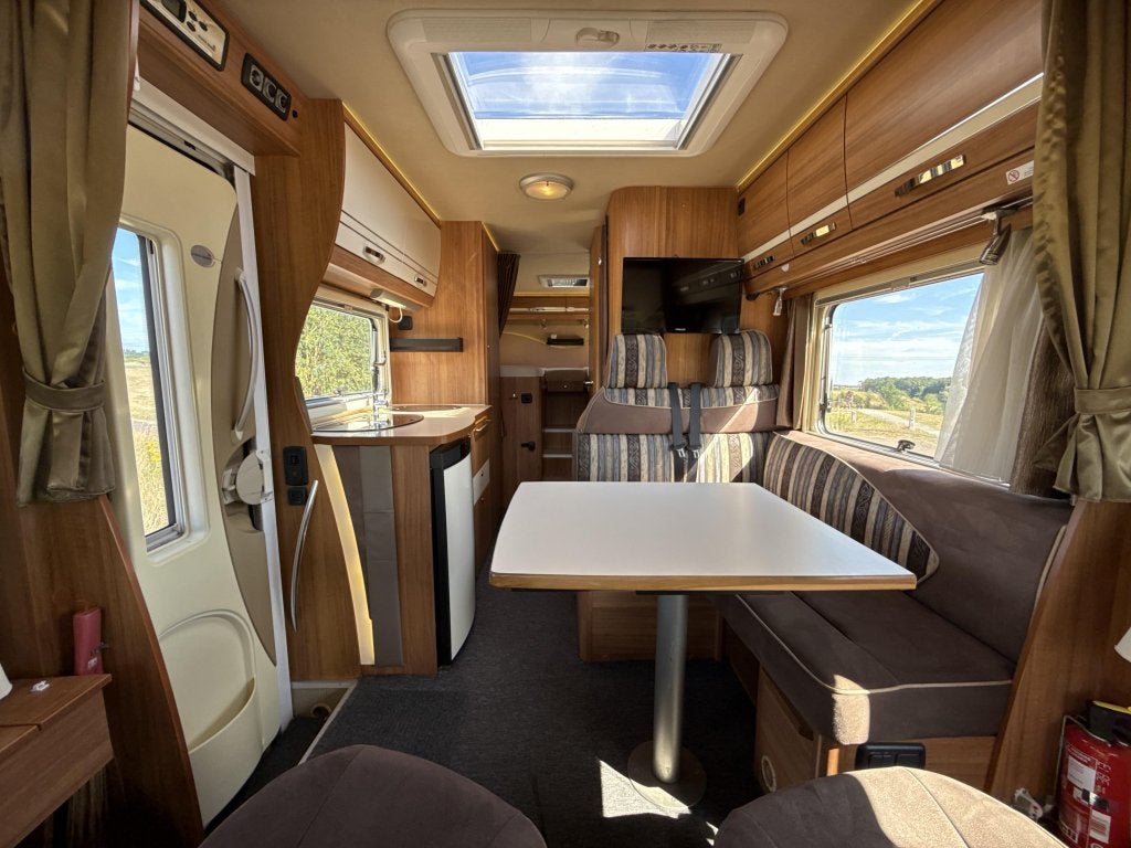 Eura Mobil Eura 700 EB 3.0 Automaat Lengtebedden+hefbed, Caravans en Kamperen, Luifel, Ringverwarming, Fiat, Bedrijf