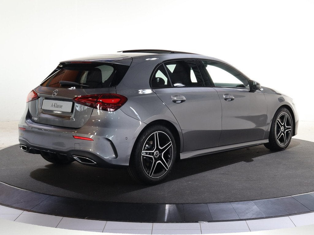 Mercedes-Benz A-klasse 180 Business Solution AMG | Panoramas, Auto's, Mercedes-Benz, 136 pk, 4 cilinders, Bedrijf, Zilver of Grijs