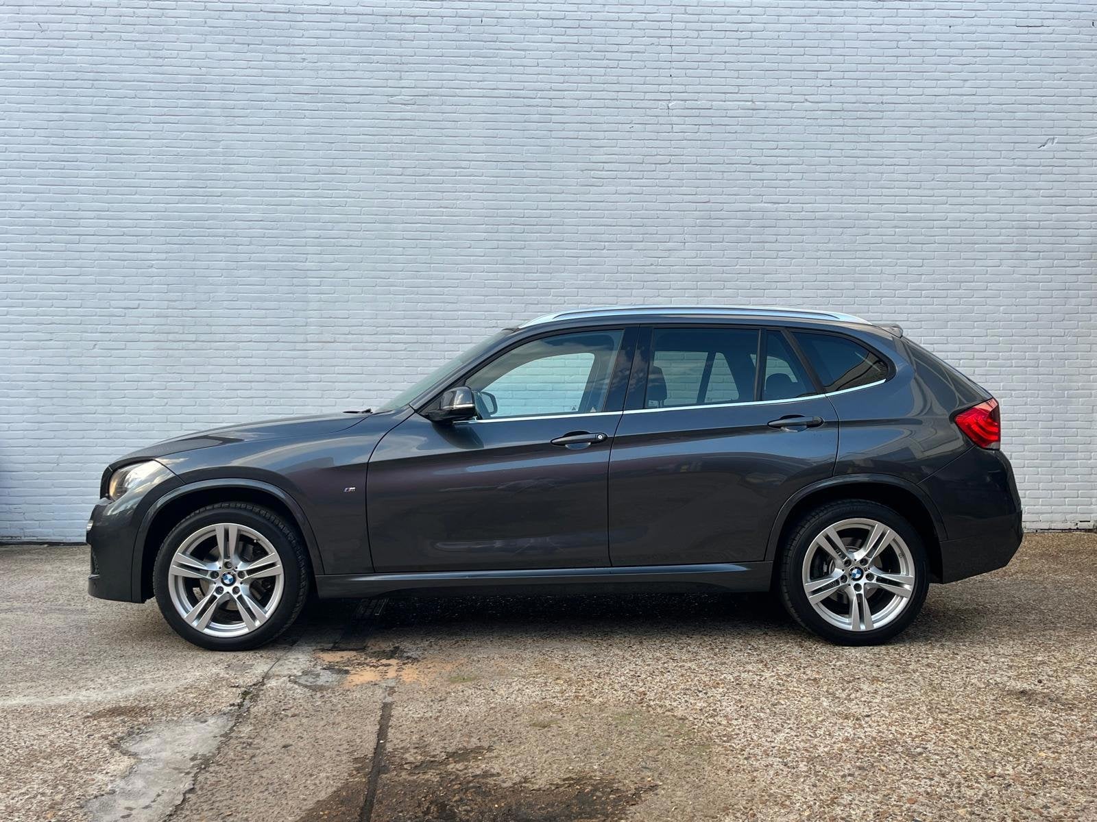 BMW X1 XDrive20i Business M-Sport, Auto's, Gebruikt, 4 cilinders, 2000 kg, Leder en Stof