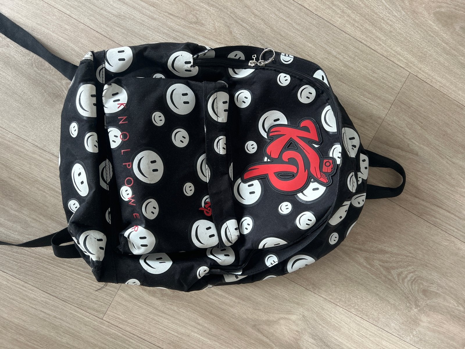 Leuke rugzak met smiley print en KP-logo knol power, Ophalen, Zo goed als nieuw, 25 tot 40 cm, Overige merken