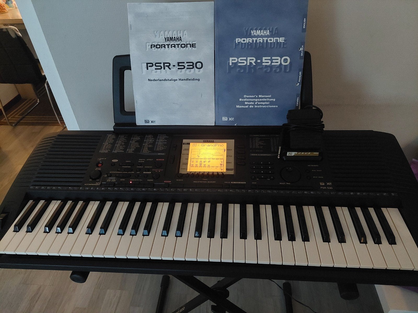 Yamaha Portatone PSR-530 Keyboard met standaard en boekjes