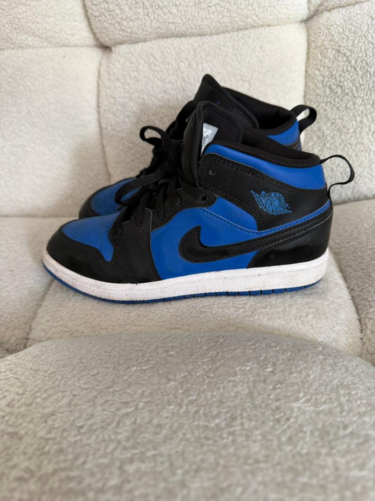 Jordan mid 1 royal blue maat 35 zgan, Ophalen of Verzenden, Zo goed als nieuw, Jongen of Meisje, Schoenen