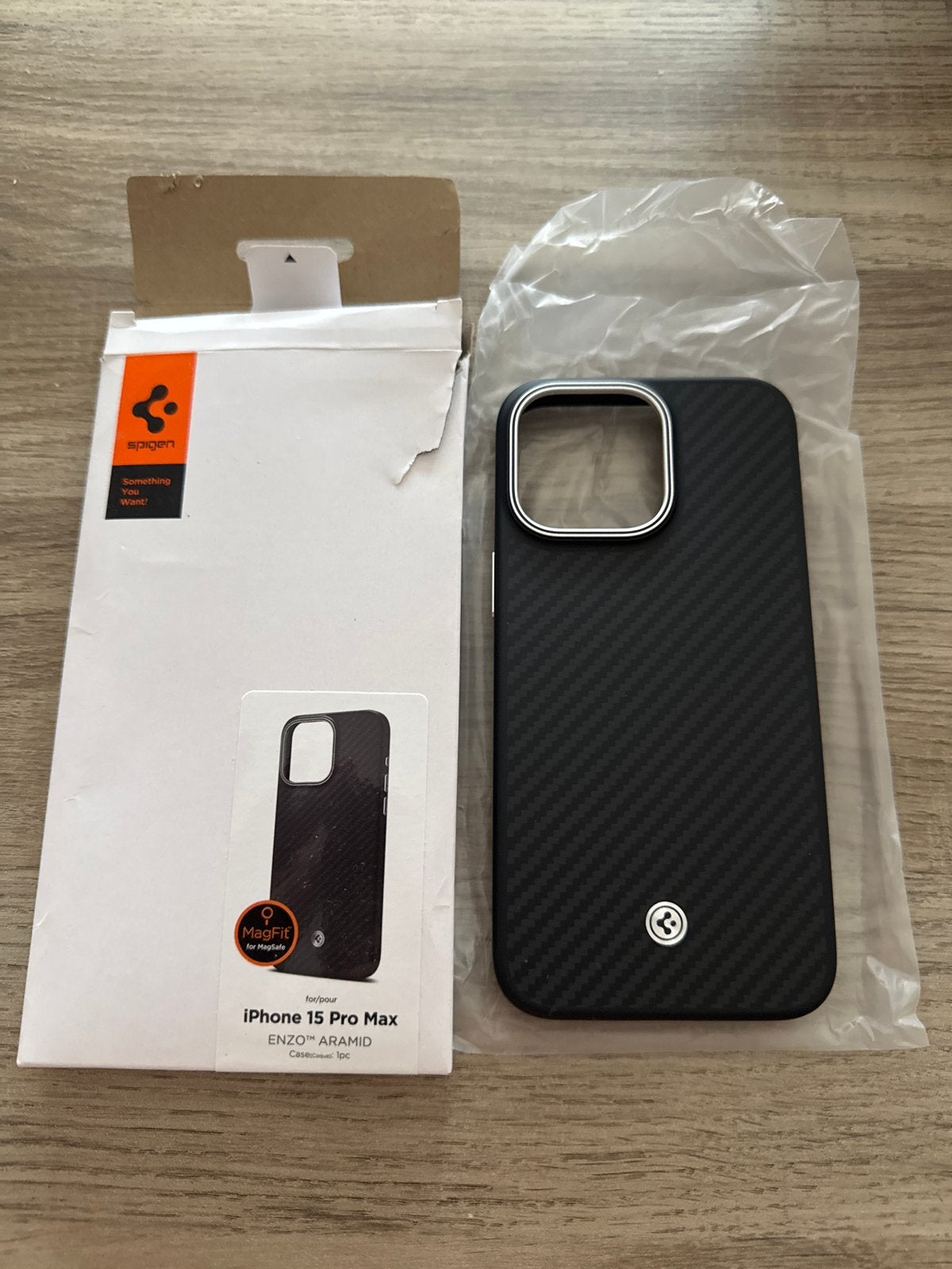 Spigen Enzo Aramid Hoesje voor iPhone 15 Pro Max - Zwart, Zwart, MagSafe, Nieuw, Hoesje of Tasje