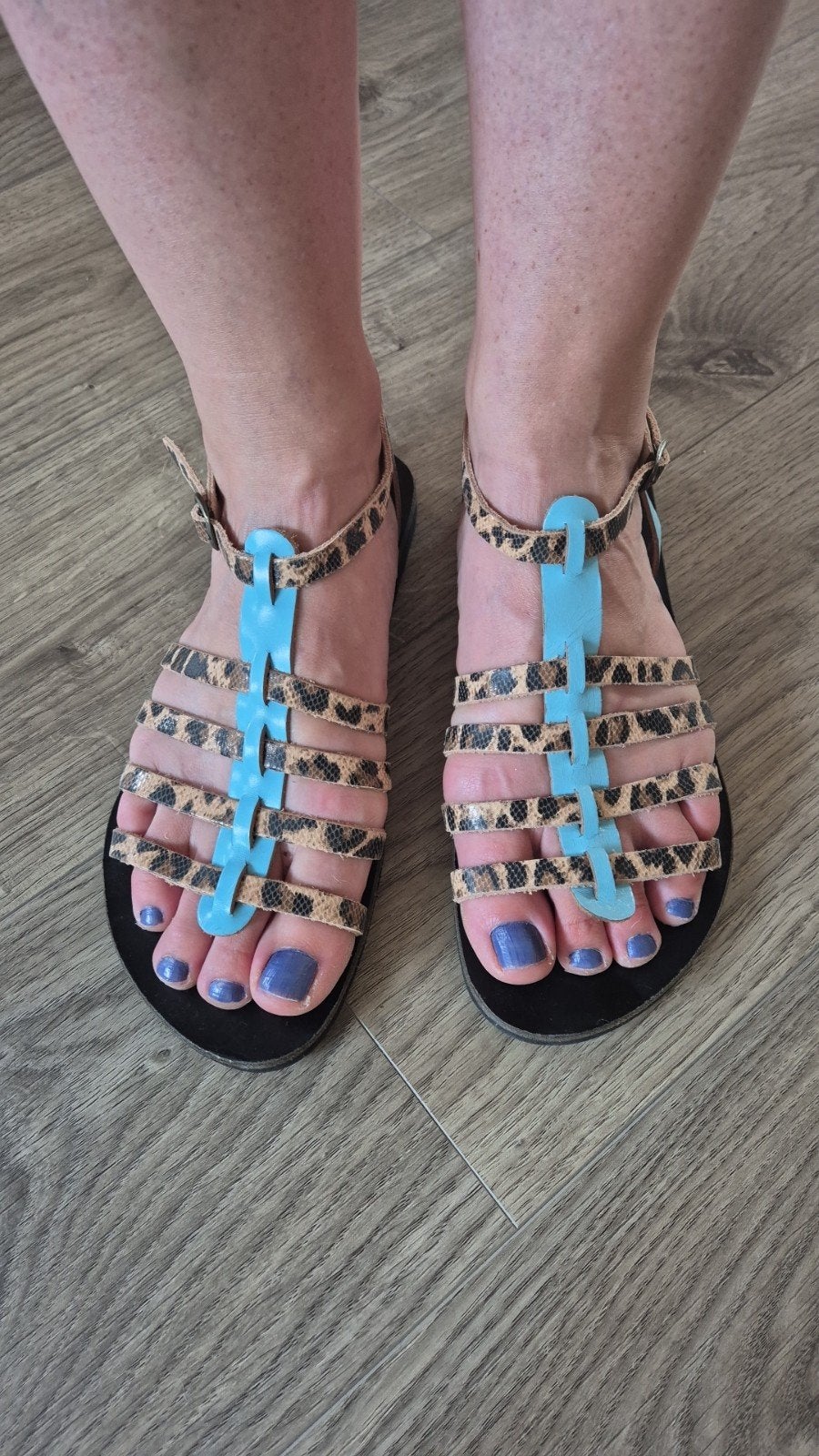 Elegante, stoere sandalen, lichtblauw met panterprint, Ophalen of Verzenden, Meisje, Overige typen