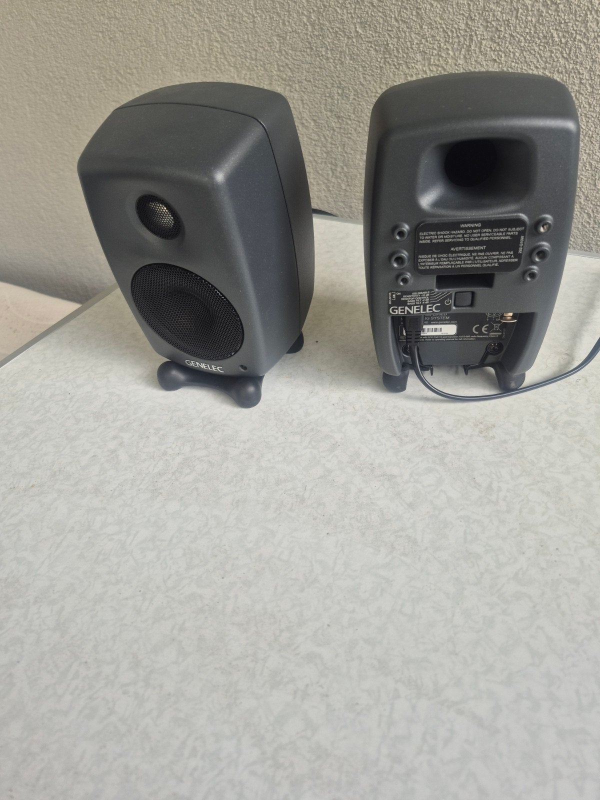 Genelec 8010A Studiomonitoren - Compact en Krachtig, Studiomonitor, Inclusief kabels, Zo goed als nieuw, Minder dan 60 watt