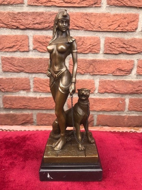 licht erotisch bronzen beeld, Cleopatra met haar luipaard, Brons, Beeld, Vrouw, Gemerkt