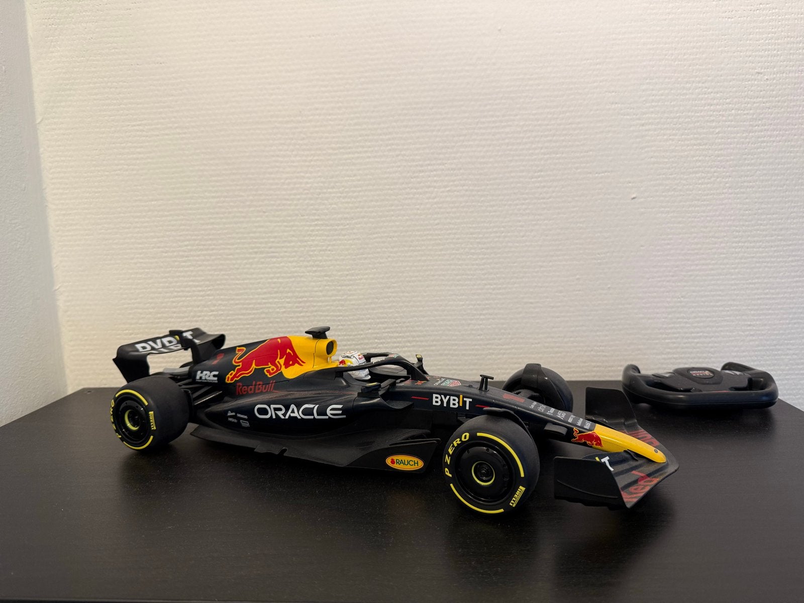 Red Bull Racing F1 RC Auto - Max Verstappen - Bestuurbaar, Hobby en Vrije tijd, Modelbouw | Radiografisch | Auto's, Zo goed als nieuw