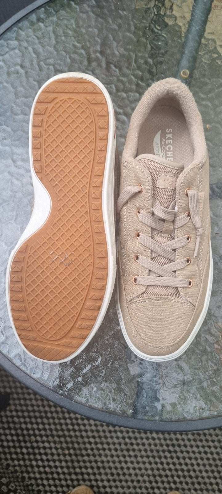 Skechers Arch Fit sneakers - Zo goed als nieuw, Ophalen of Verzenden, Zo goed als nieuw, Beige, Sneakers of Gympen