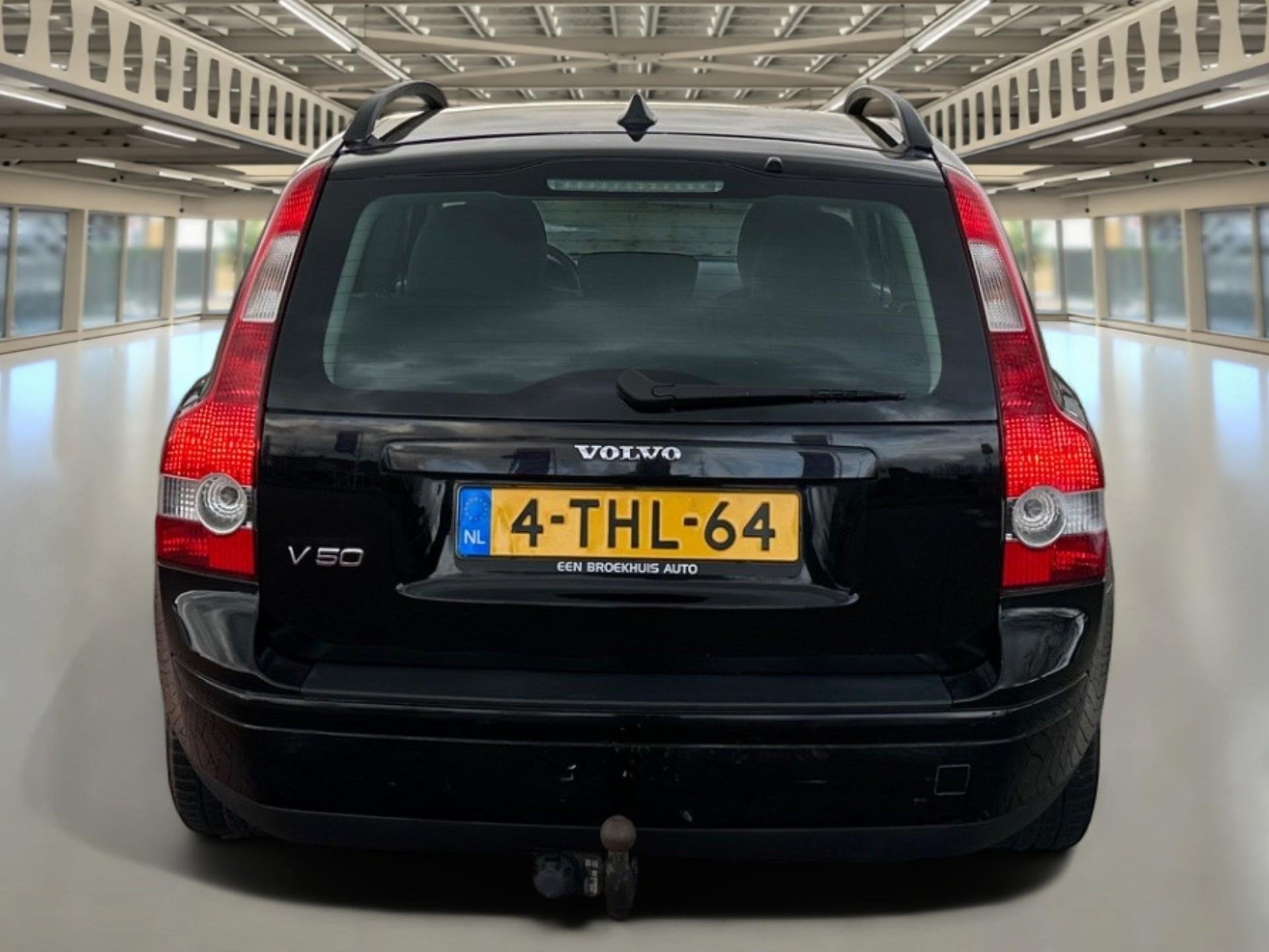 Volvo V50 2.4 Kinetic Automaat ! met garantie, Auto's, Volvo, Stof, Zwart, 700 kg, Zwart