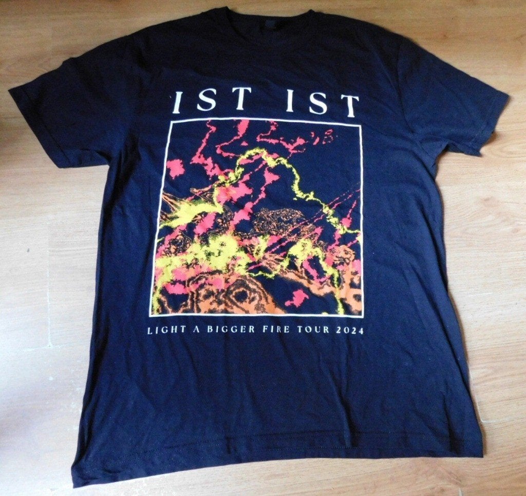 Ist Ist – Light A Bigger Fire Tour 2024, Tourshirt, Maat 52/54 (L), N.v.t., Ophalen of Verzenden, N.v.t.