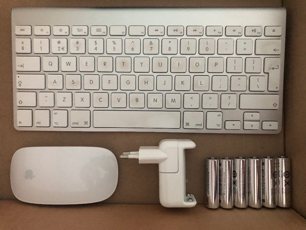 apple keyboard  en muis + oplader, wacom tablet, belkin usb, Gebruikt, Toetsenbord en muis-set, Ophalen of Verzenden, Draadloos