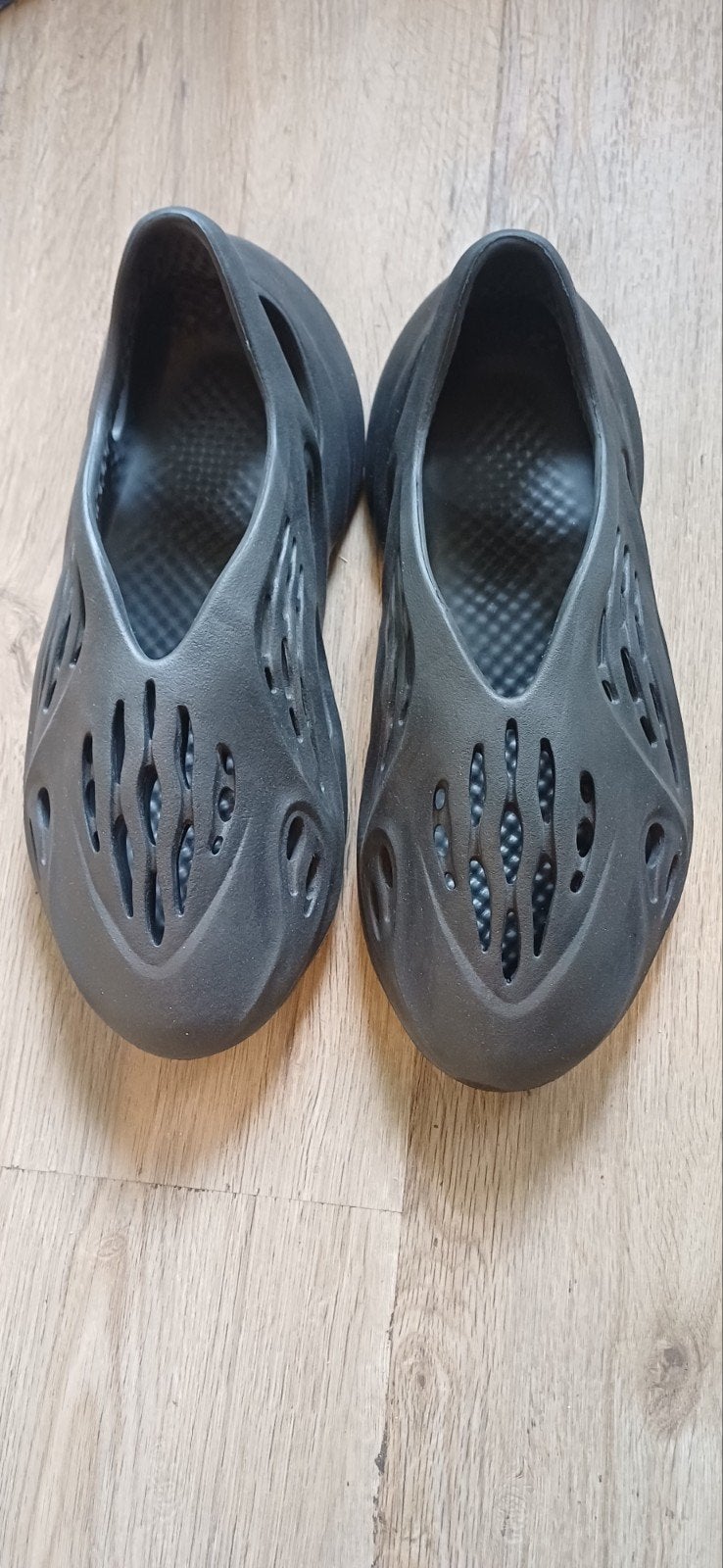 Yeezy Foam Runner Onyx - Maat 46 - Zo goed als nieuw, Slippers, Zwart, Ophalen of Verzenden, Zo goed als nieuw