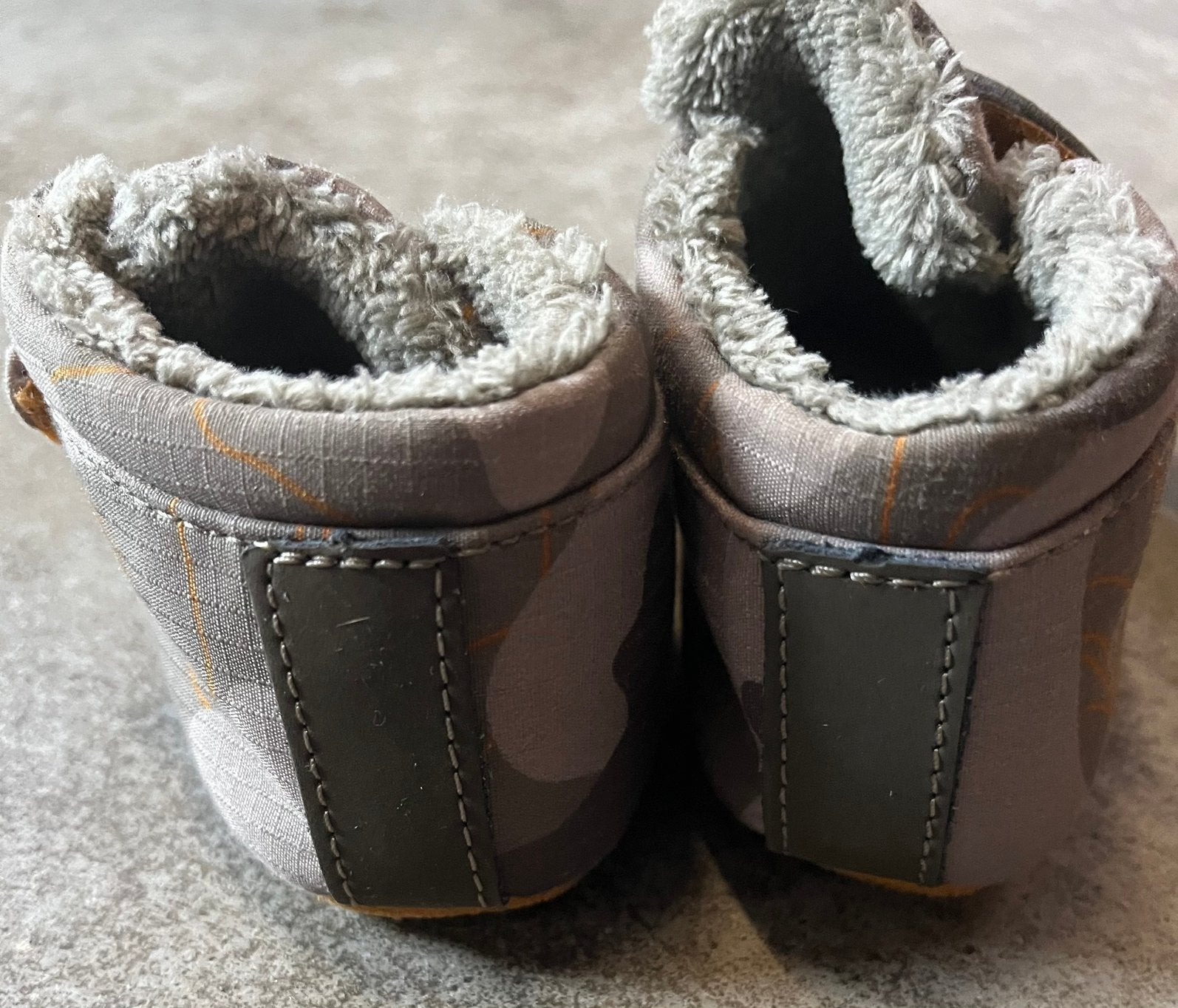 Ugg slofjes, Ophalen of Verzenden, Zo goed als nieuw, Jongetje of Meisje, Slofjes