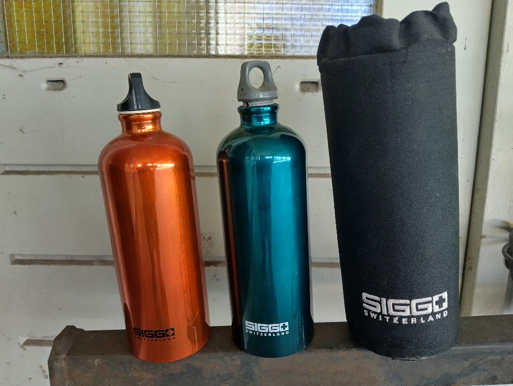 SIGG drinkflessen 1 liter met foudraal, Ophalen, Zo goed als nieuw