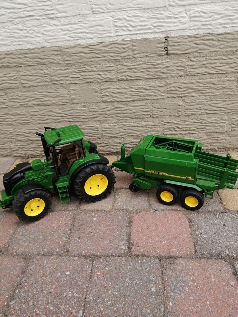 Bruder tractor met pakken pers, Ophalen, Overige merken
