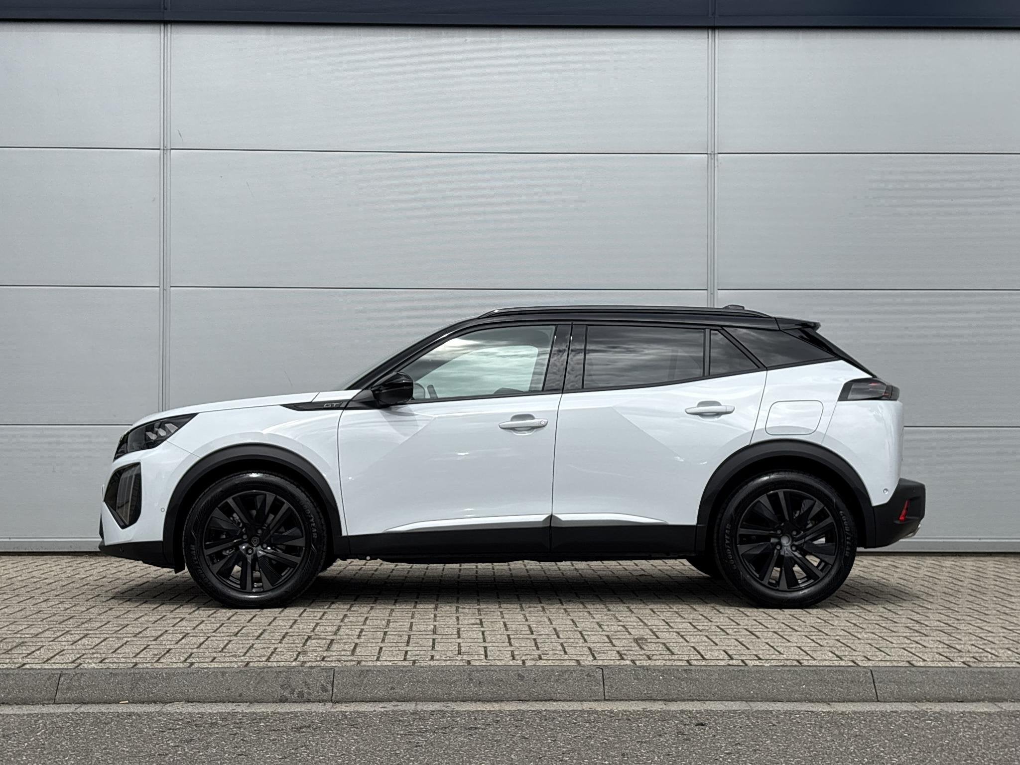 Peugeot 2008 1.2 Hybrid 145 GT | Panoramisch schuifdak | Sto, 1272 kg, Euro 6, 1199 cc, Wit