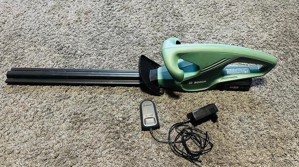 Bosch EasyHedgeCut 18-45 cordless hedge trimmer, Ophalen of Verzenden, Zo goed als nieuw, Elektrisch