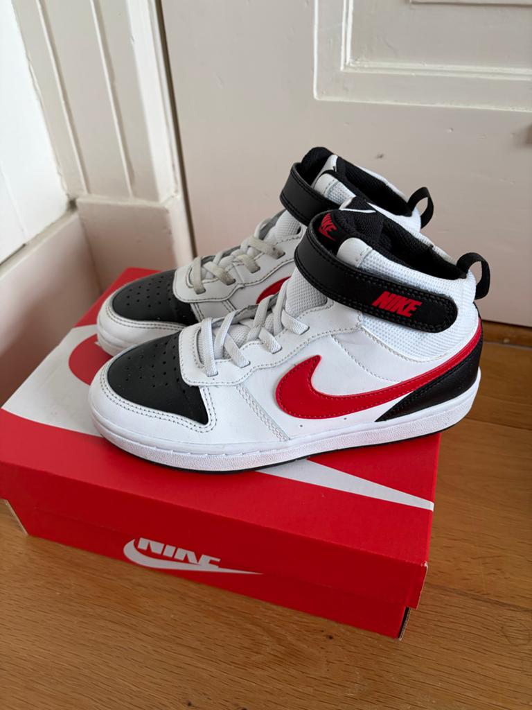 Nike Court Borough Mid 2 (PSV) - Maat 34, Jongen of Meisje, Schoenen, Nieuw, Ophalen of Verzenden