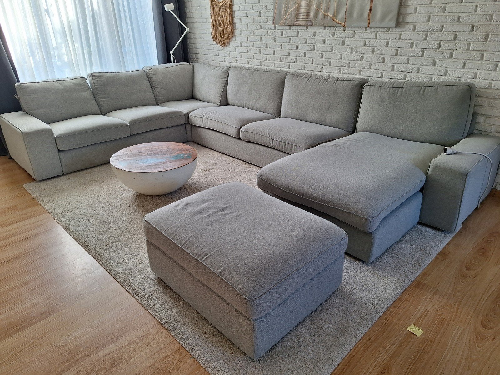 Tibbleby beige/grijs hocker met opbergruimte, Ophalen, Zo goed als nieuw, Rechthoekig, Stof