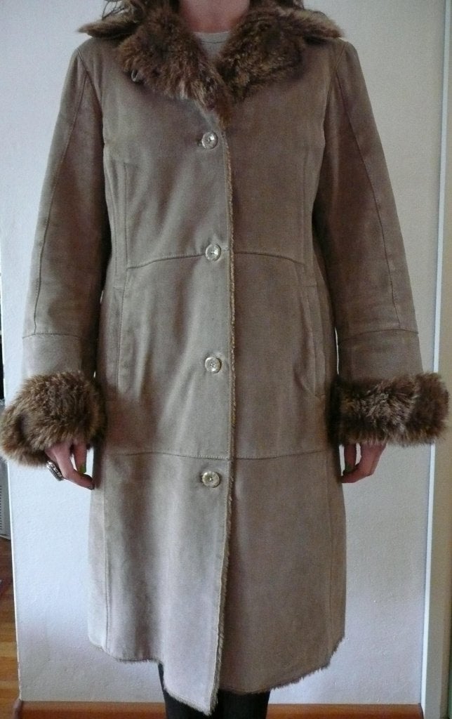 Lichtbruine suède jas, afgezet met nep-bont Maat 42, Kleding | Dames, Jassen | Winter, Bruin, Maat 42/44 (L), Ophalen of Verzenden