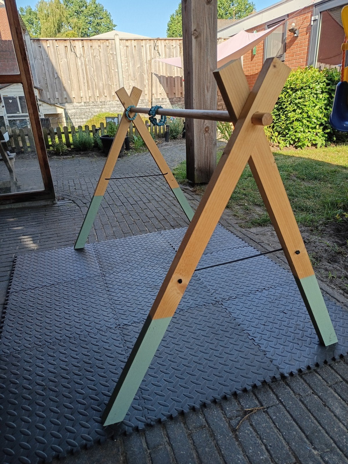 Zelfgemaakte babygym van hout - 108x72x76 cm, Kinderen en Baby's, Speelgoed | Babyspeelgoed, Ophalen, Zo goed als nieuw, Babygym