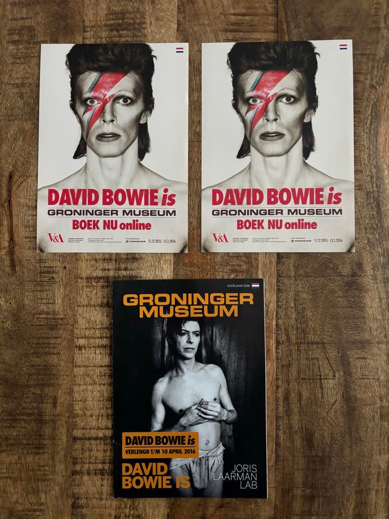 David Bowie is - Groninger Museum (2 flyers, 1 folder), Ophalen of Verzenden, 1980 tot heden, Nederland, Knipsel(s)
