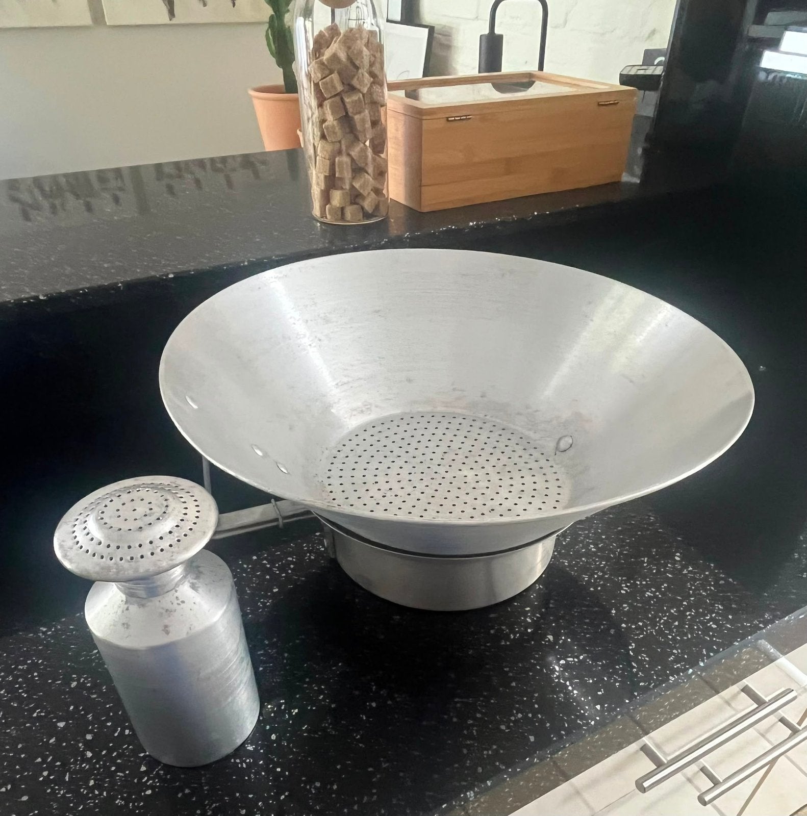Aluminium frietschepbak + frietzoutstrooier, Zilver, Ophalen of Verzenden, Overige materialen, Overige merken