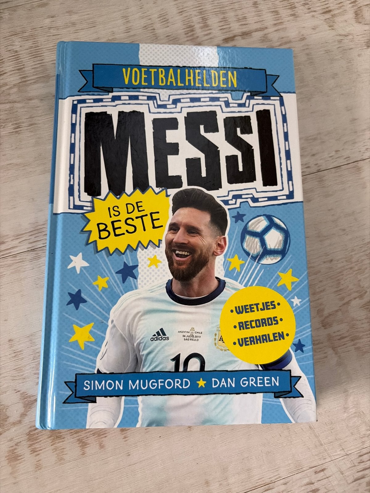 Voetbalhelden Messi is de Beste - Boek vol weetjes en verhal, Ophalen of Verzenden, Zo goed als nieuw, Balsport
