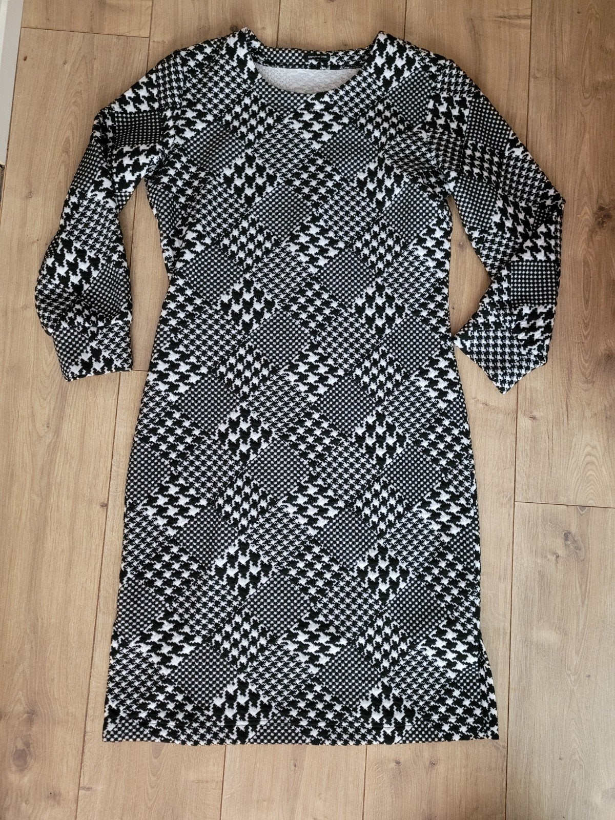 Caroline Biss pied de poule jurk maat 38, Kleding | Dames, Maat 38/40 (M), Ophalen of Verzenden, Zo goed als nieuw, Knielengte