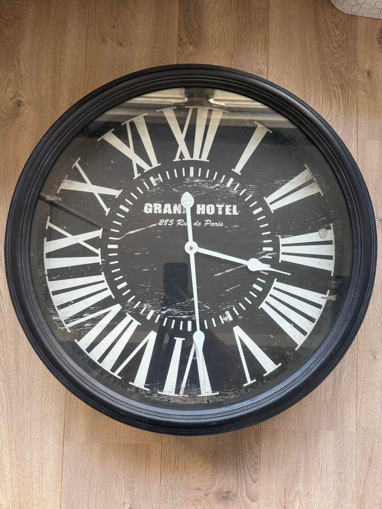 Grote royale mooie wandklok,  60 cm en 16 cm dik!, Ophalen, Zo goed als nieuw, Wandklok