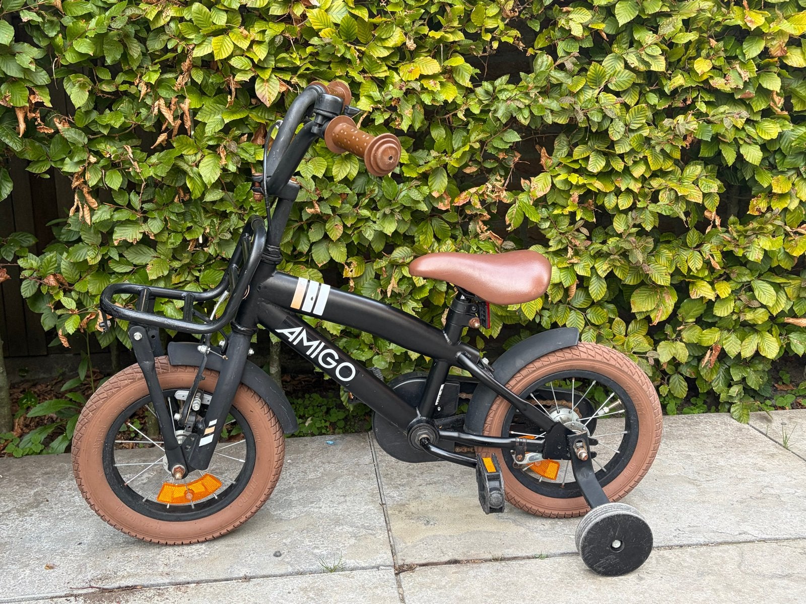Foto 2 van Amigo Kinderfiets 12 inch met zijwieltjes