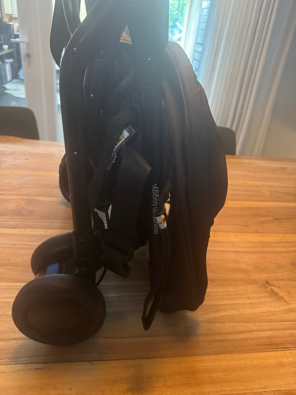 Mountain Buggy compacte en makkelijk inklapbare kinderwagen, Kinderen en Baby's, Ophalen, Gebruikt, Overige merken, Zonnekap