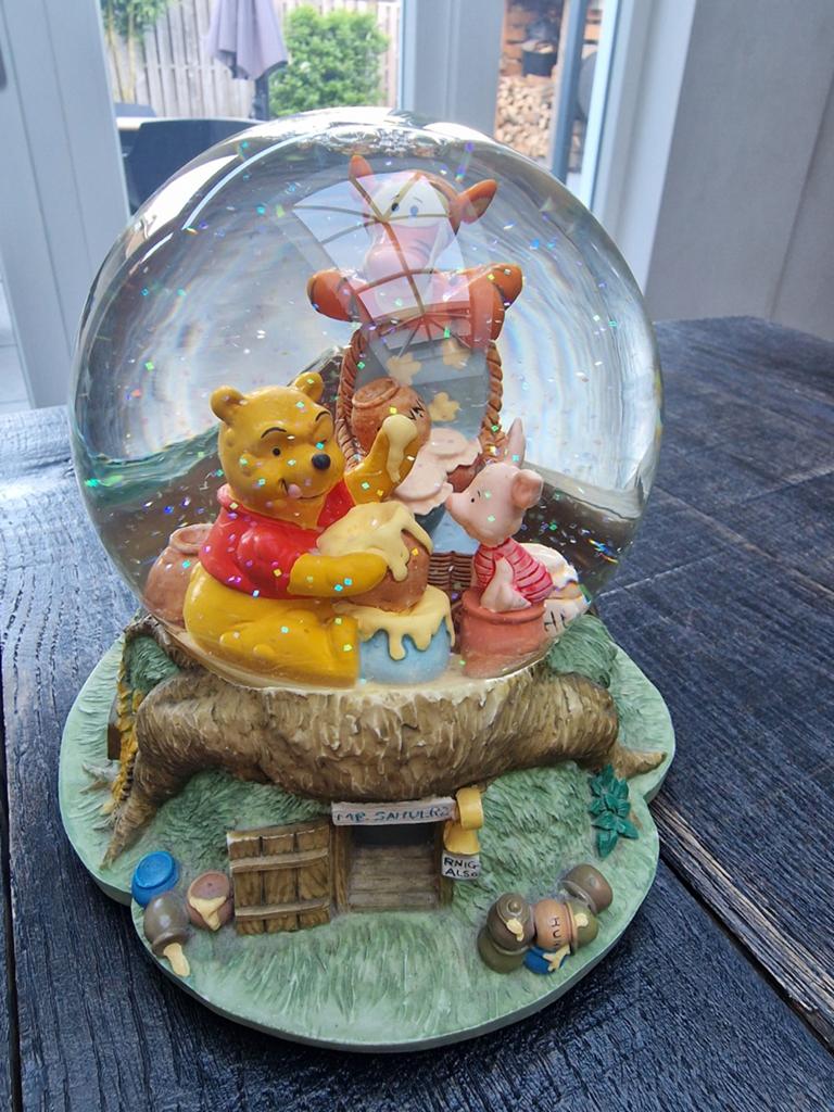 Disney Sneeuwbol Globe  Winnie de Poeh - Disneyland Parijs, Ophalen of Verzenden, Gebruikt